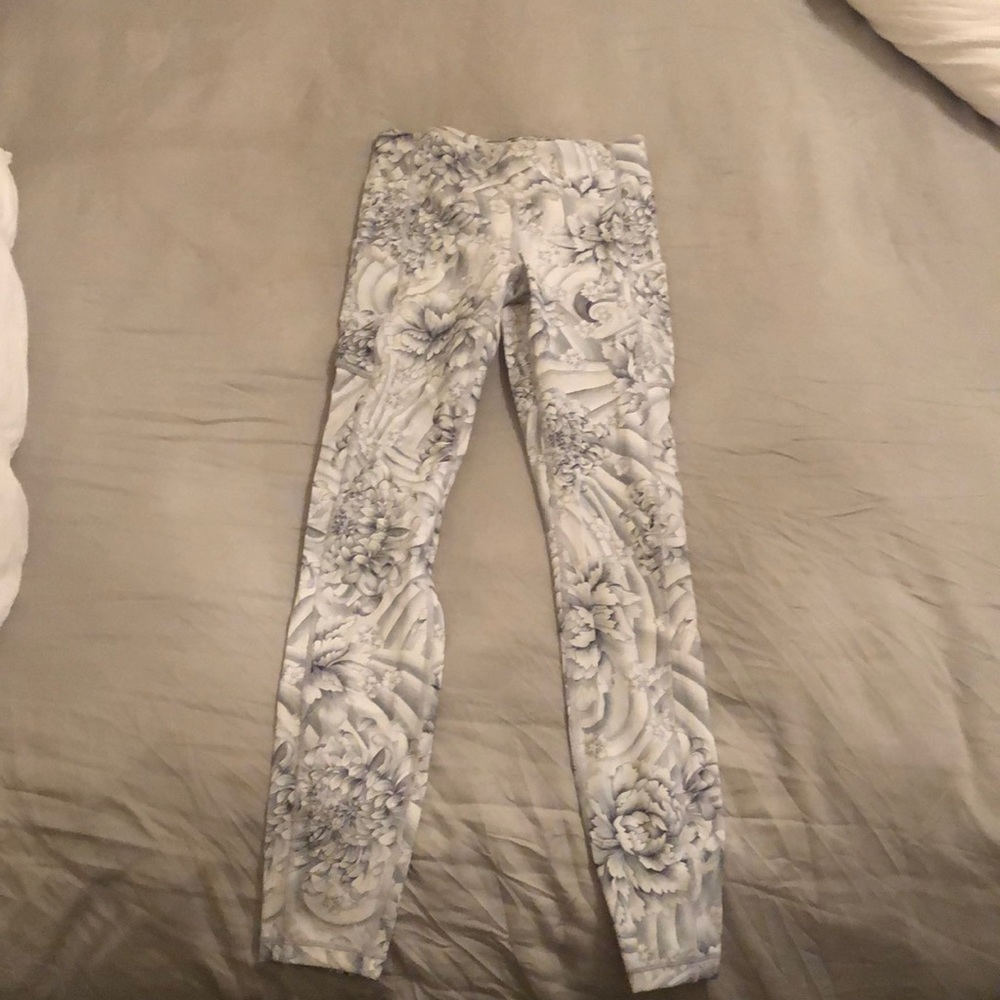 Lululemon leggings. Never worn